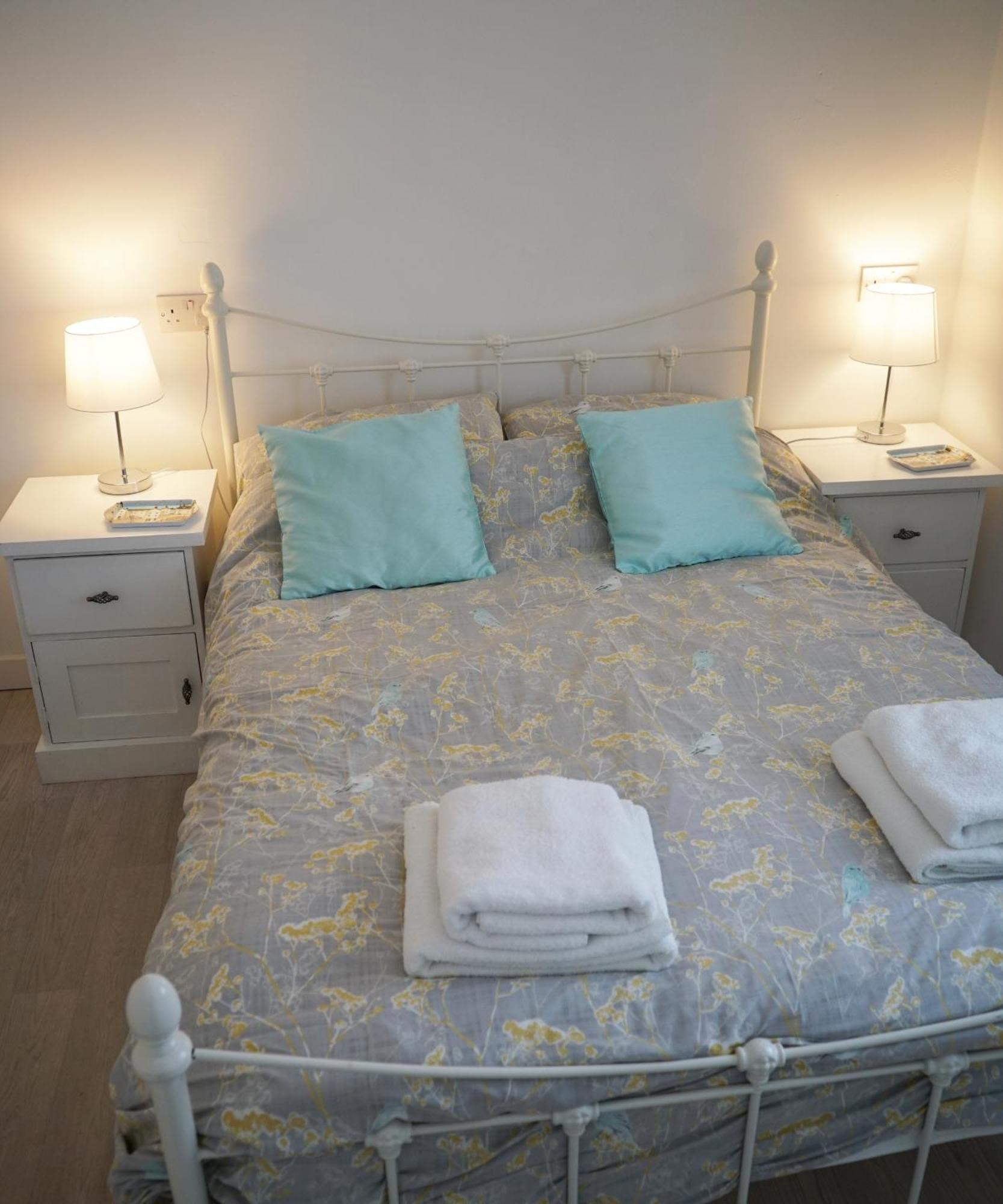 Golden Acre Jurassic Coastal Lodges ,Eype Bridport Bagian luar foto