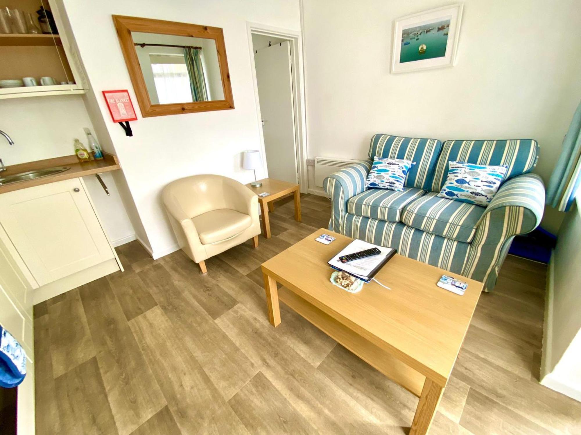 Golden Acre Jurassic Coastal Lodges ,Eype Bridport Bagian luar foto