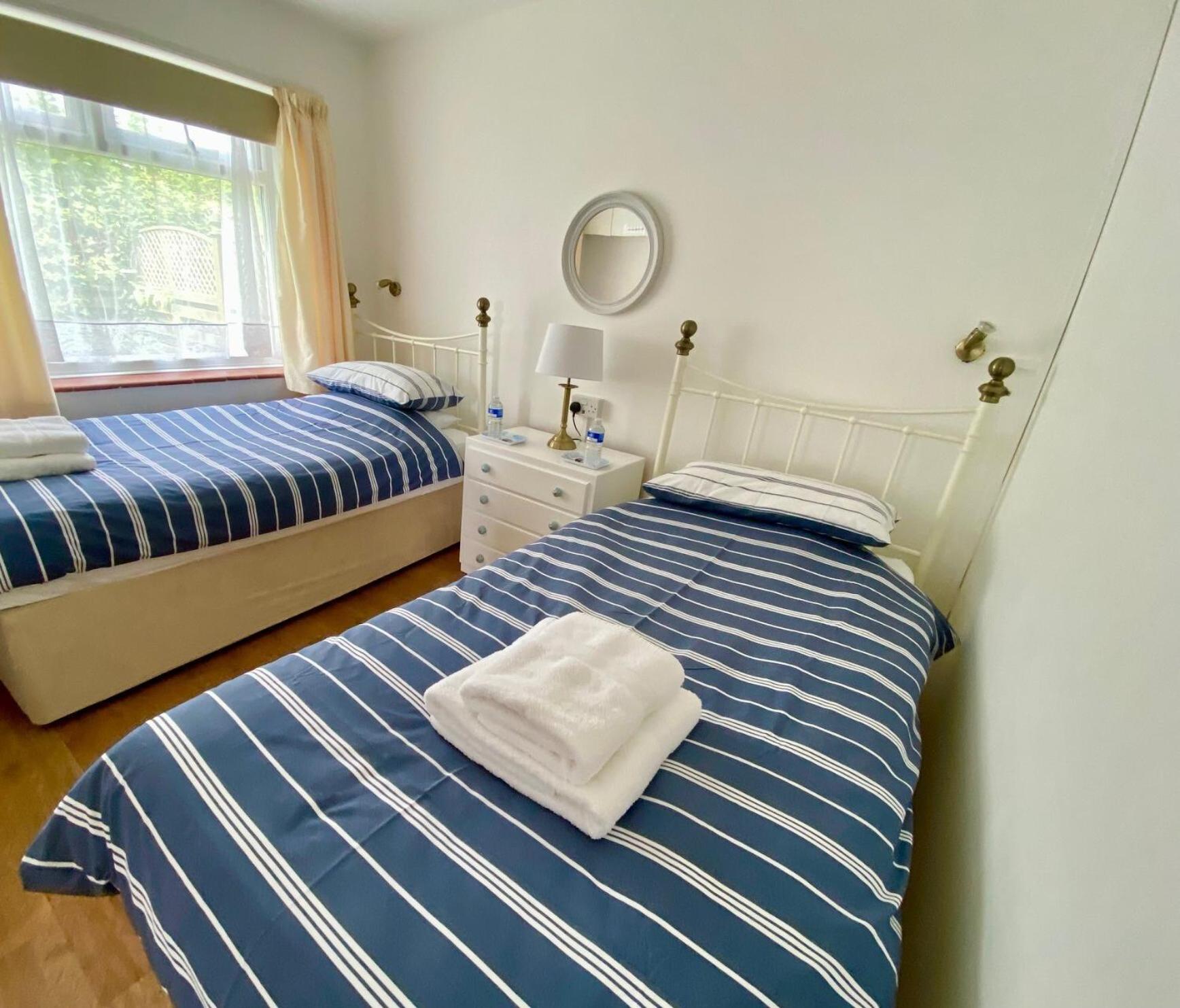 Golden Acre Jurassic Coastal Lodges ,Eype Bridport Bagian luar foto