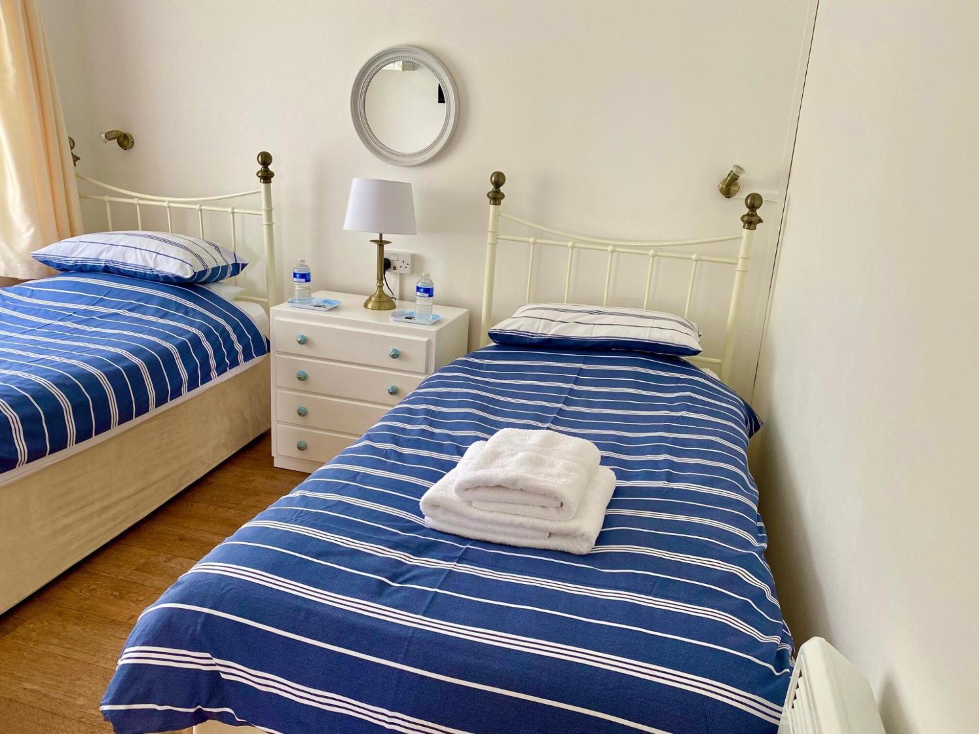 Golden Acre Jurassic Coastal Lodges ,Eype Bridport Bagian luar foto