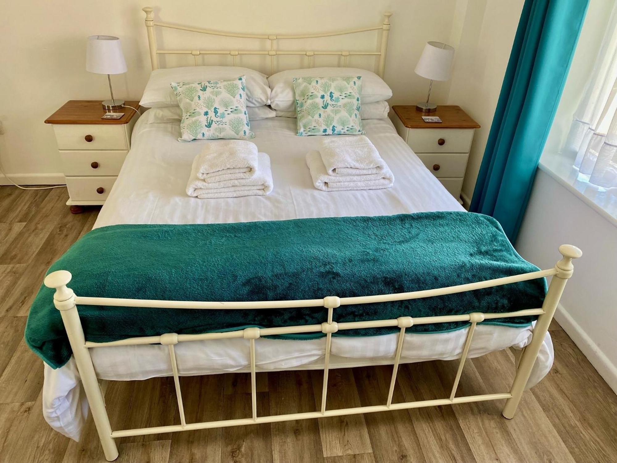 Golden Acre Jurassic Coastal Lodges ,Eype Bridport Bagian luar foto