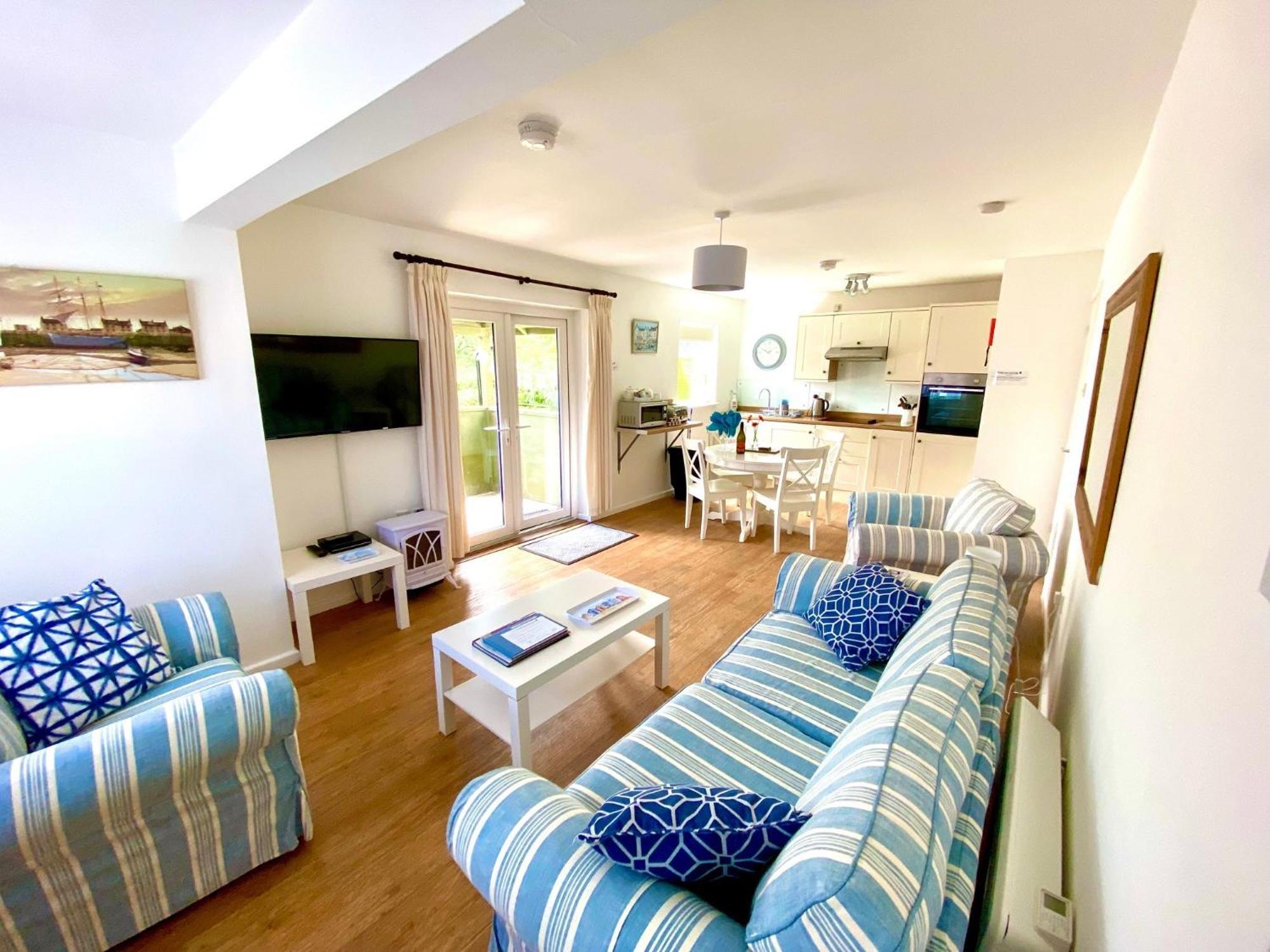 Golden Acre Jurassic Coastal Lodges ,Eype Bridport Bagian luar foto