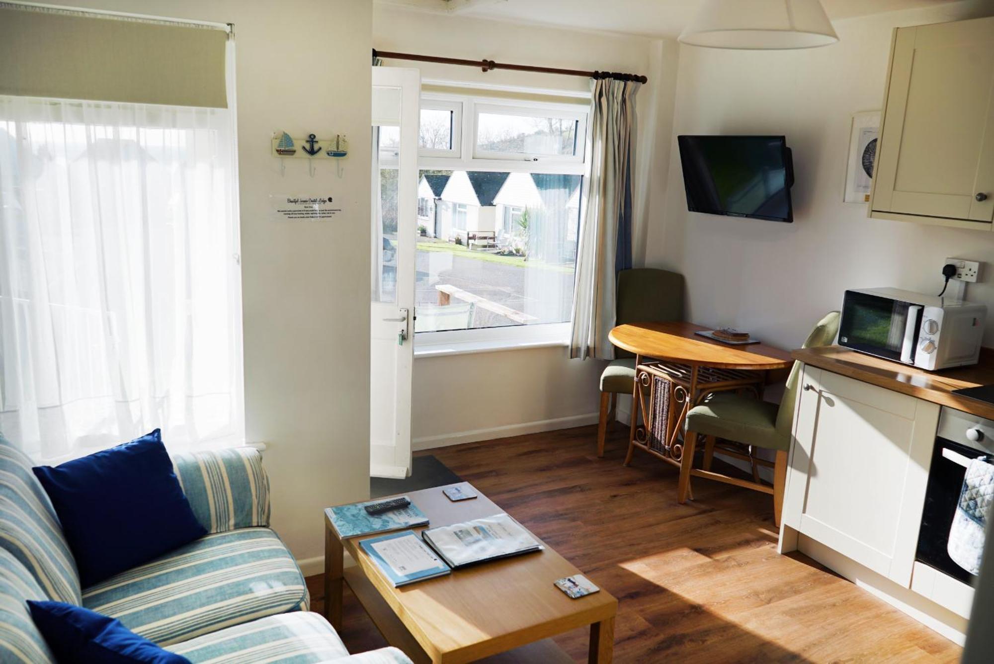 Golden Acre Jurassic Coastal Lodges ,Eype Bridport Bagian luar foto