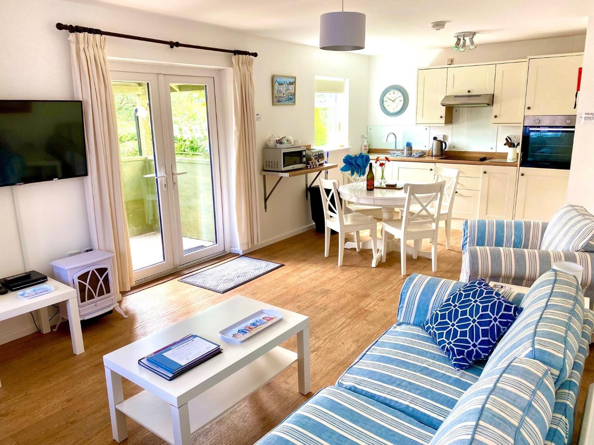 Golden Acre Jurassic Coastal Lodges ,Eype Bridport Bagian luar foto